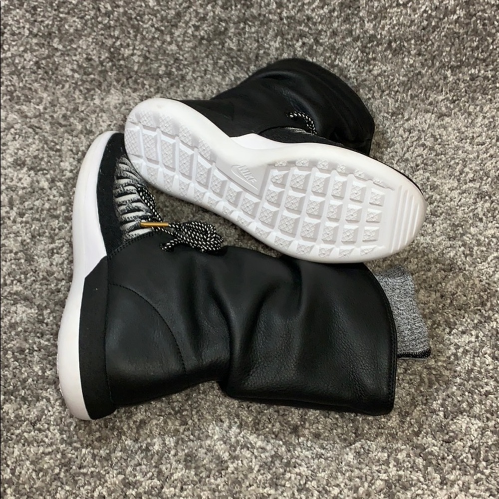 Women’s Nike ROSHE TWO HI FLYKNIT Boots - Picture 8 of 8